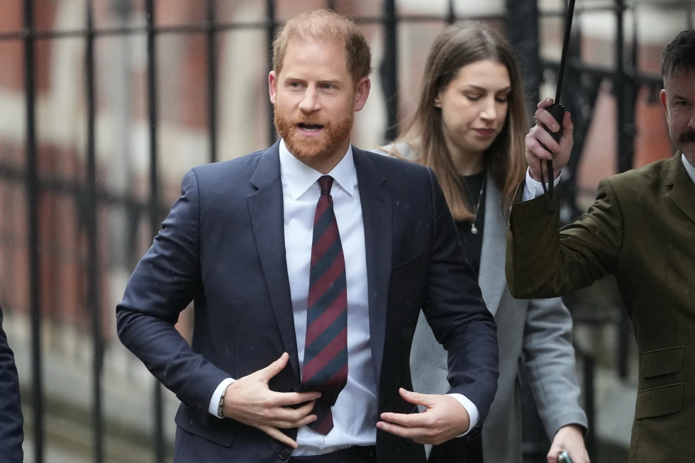El Príncipe Harry y Elton John Pierden Demanda Contra Editor del Daily Mail