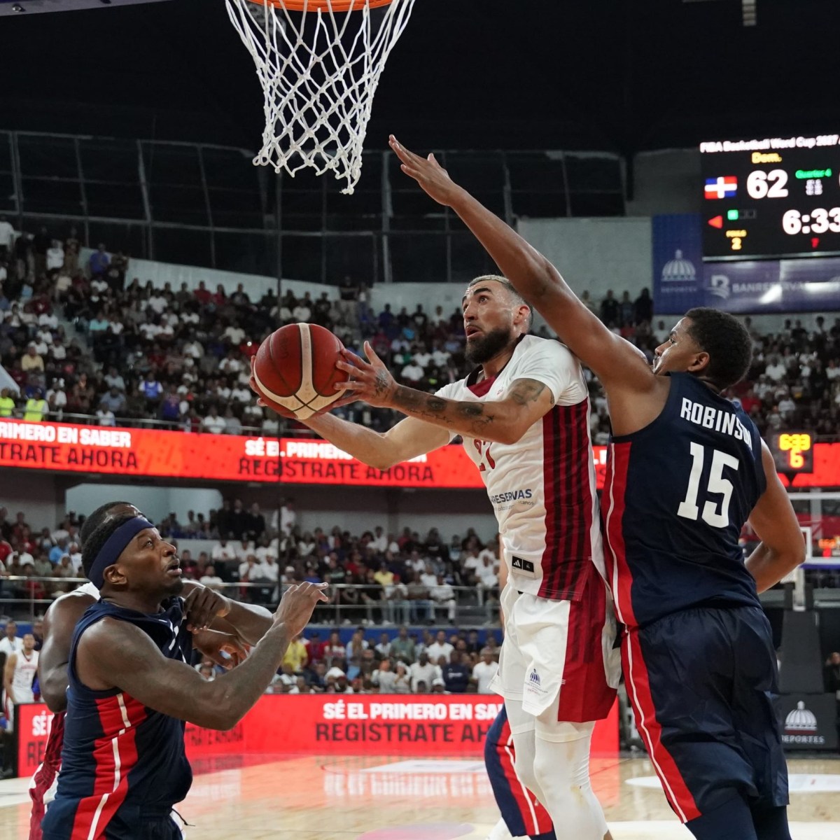 República Dominicana Pierde por Escaso Margen ante Estados Unidos en Clasificatorio Mundialista de Baloncesto