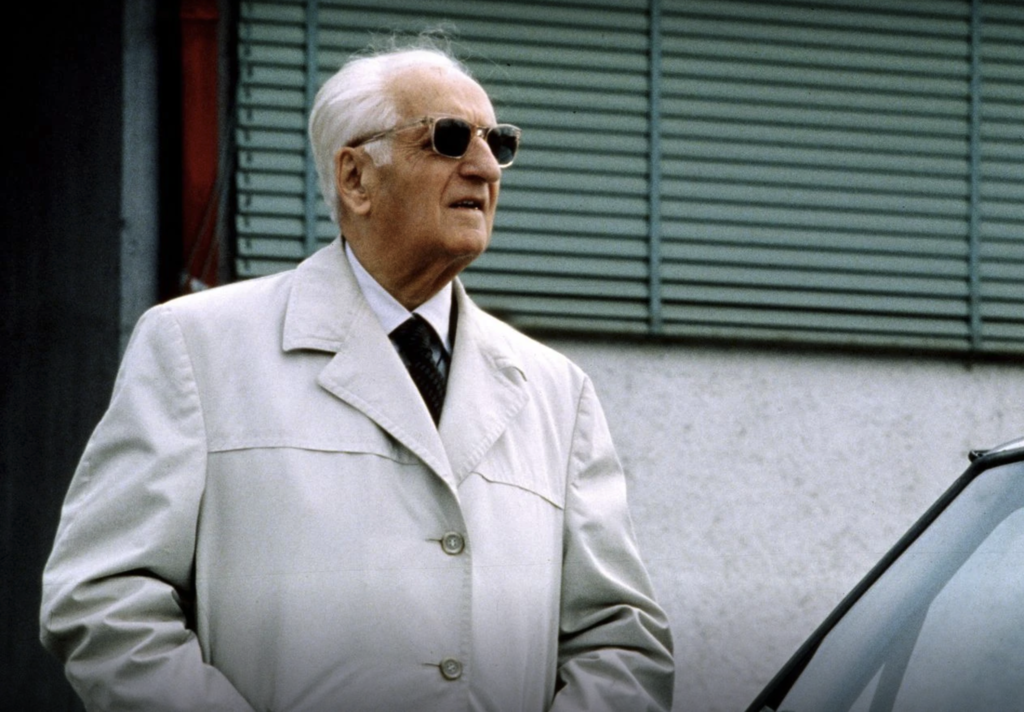 La Visión de Enzo Ferrari: Automóviles como Emblema de Libertad y Estatus Social