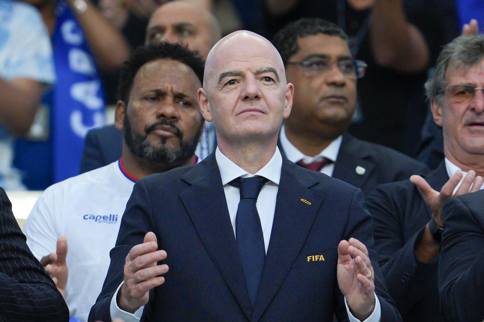 Crece la Oposición al Plan de Inversión Privada de FIFA, Aumentando la Presión sobre Infantino