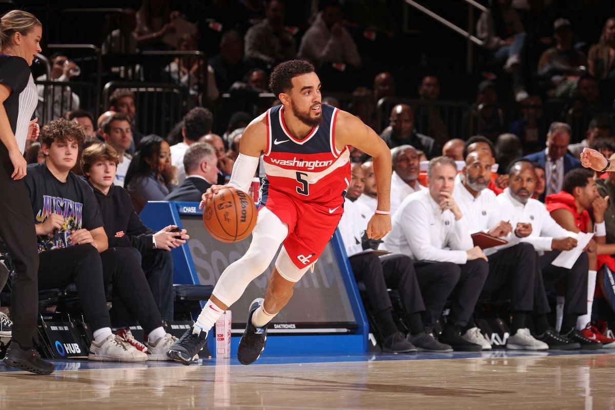 Denver Nuggets Asegura la Permanencia de Tyus Jones por una Temporada