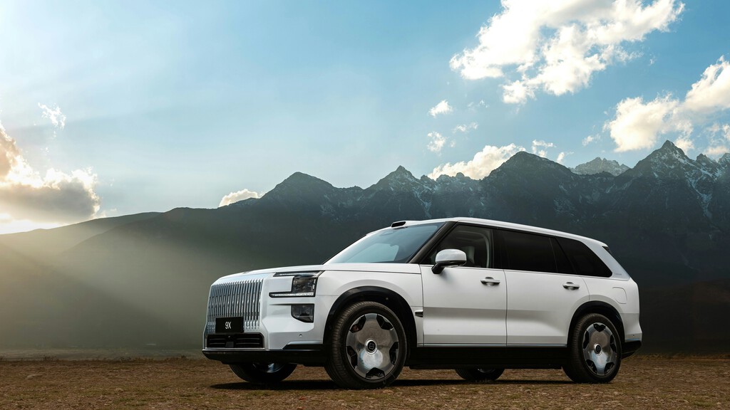 Un lujoso SUV eléctrico chino se bloquea al cruzar una frontera internacional, frustrando un viaje transcontinental