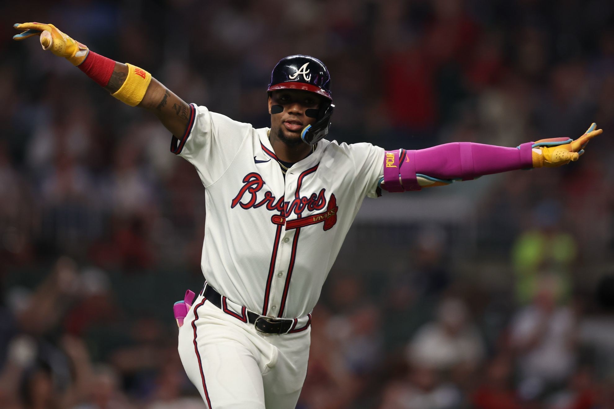 Acuña Impulsa la Remontada de los Bravos con su Primer Jonrón en Meses
