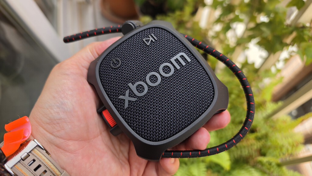 Análisis del LG XBOOM Rock: Un Altavoz Portátil Robusto y Resistente para el Verano