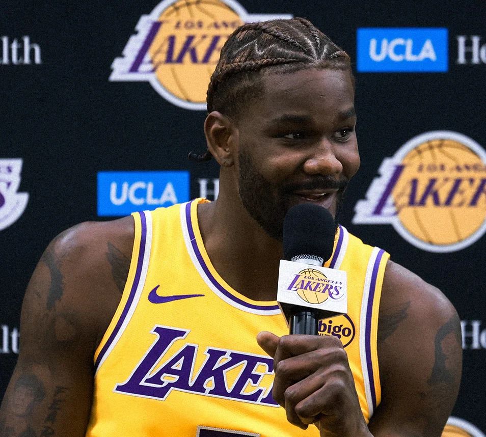Los Lakers Transfieren a Deandre Ayton a los Wizards en Acuerdo de Intercambio
