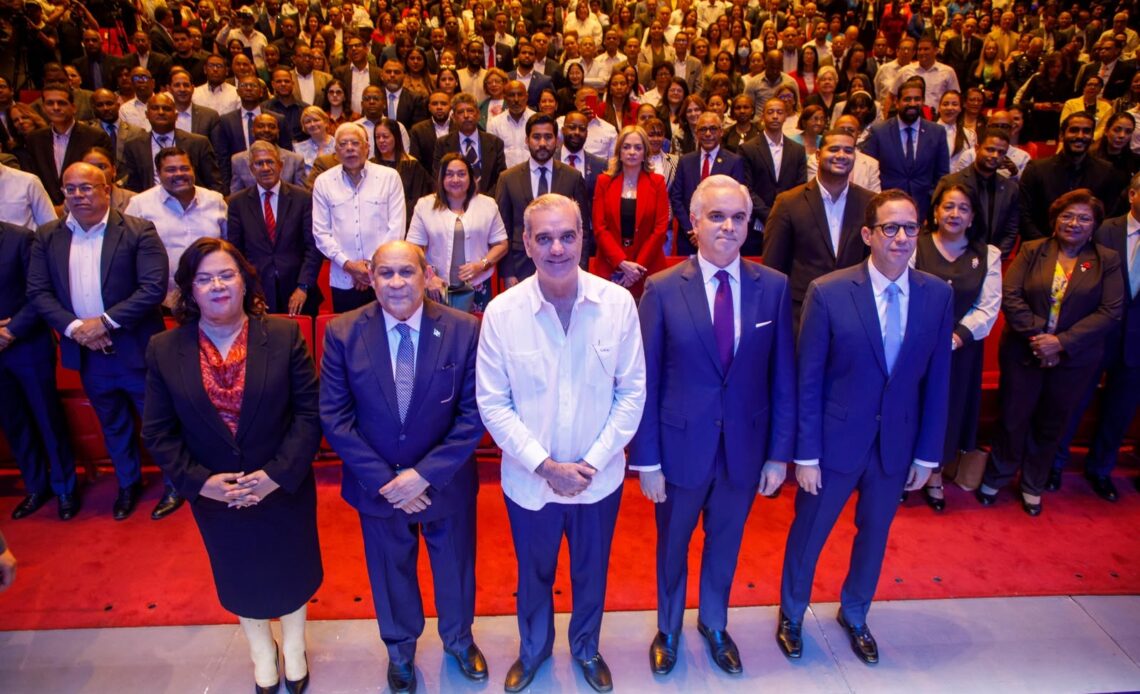 Gobierno recibe informe crucial para la redefinición del sistema educativo nacional