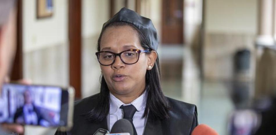 Retoma audiencia por querella de difamación contra Mirna Ortiz tras dos aplazamientos