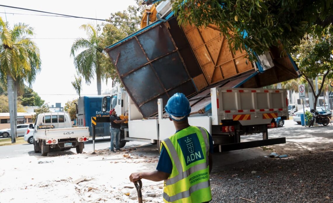 ADN Elimina Bancas de Lotería Ilegales en la Jiménez Moya para Recuperar Espacios Verdes