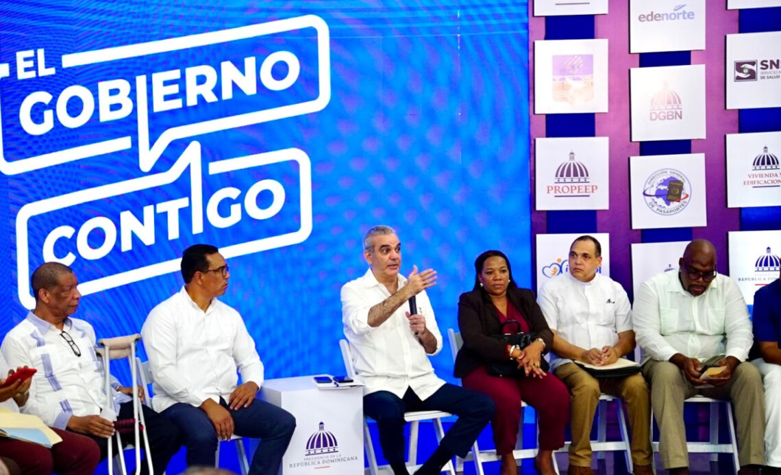 Presidente Abinader Atiende Demandas Comunitarias en Samaná sobre Agua, Infraestructura y Servicios