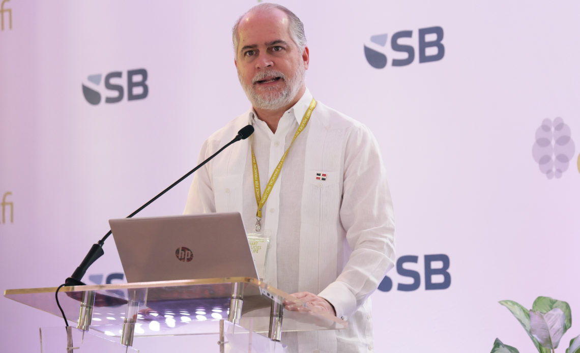 Alejandro Fernández W. Concluye su Mandato como Superintendente de Bancos el 16 de Agosto