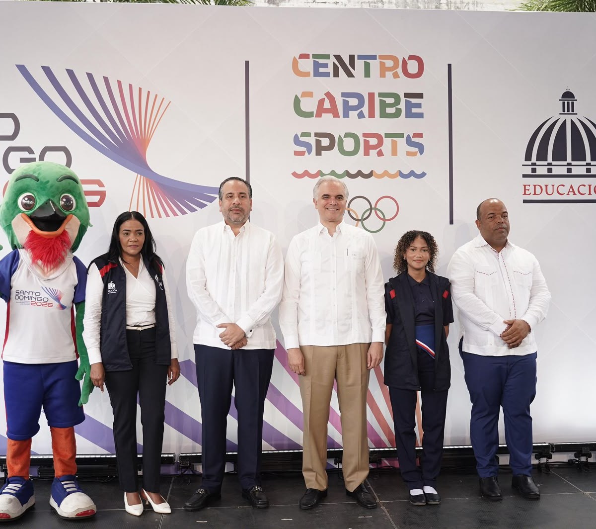 El Ministro De Camps Recibe la Antorcha de los Juegos Centroamericanos y del Caribe SD 2026