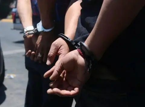 Detenidos dos individuos vinculados a asalto de camión de valores en Monte Plata; desmantelan red criminal