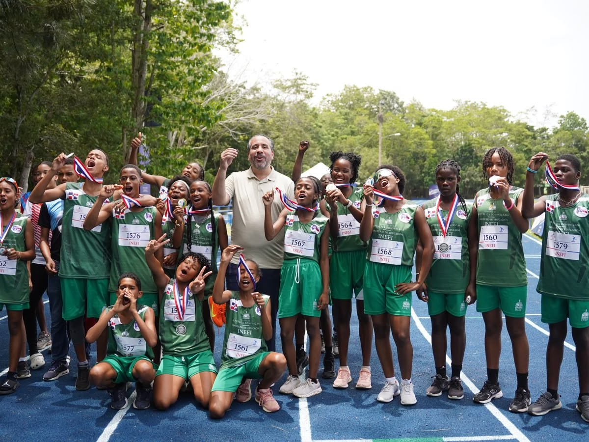Zona Metropolitana 2 se Corona Campeona en el Campeonato Nacional de Atletismo Escolar Inefi 2026