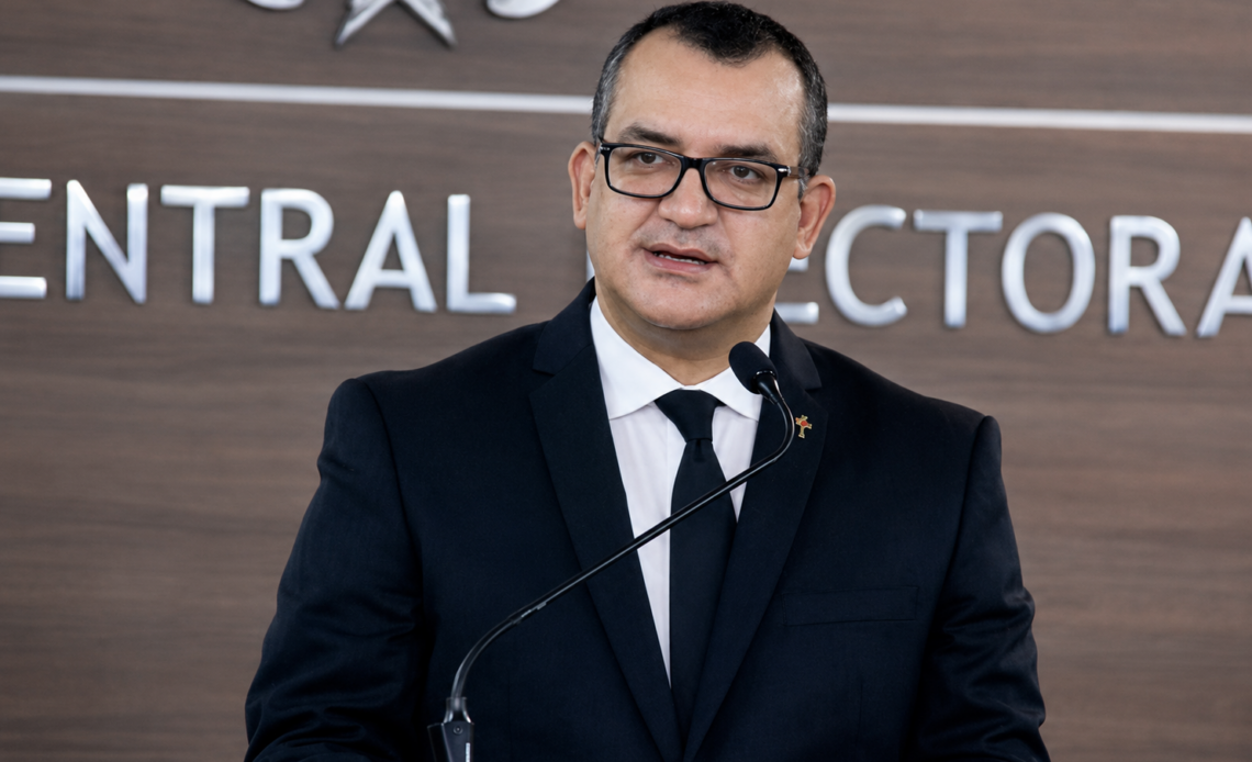 Jáquez Confirma la Certificación Legal del Escudo en la Nueva Cédula de Identidad
