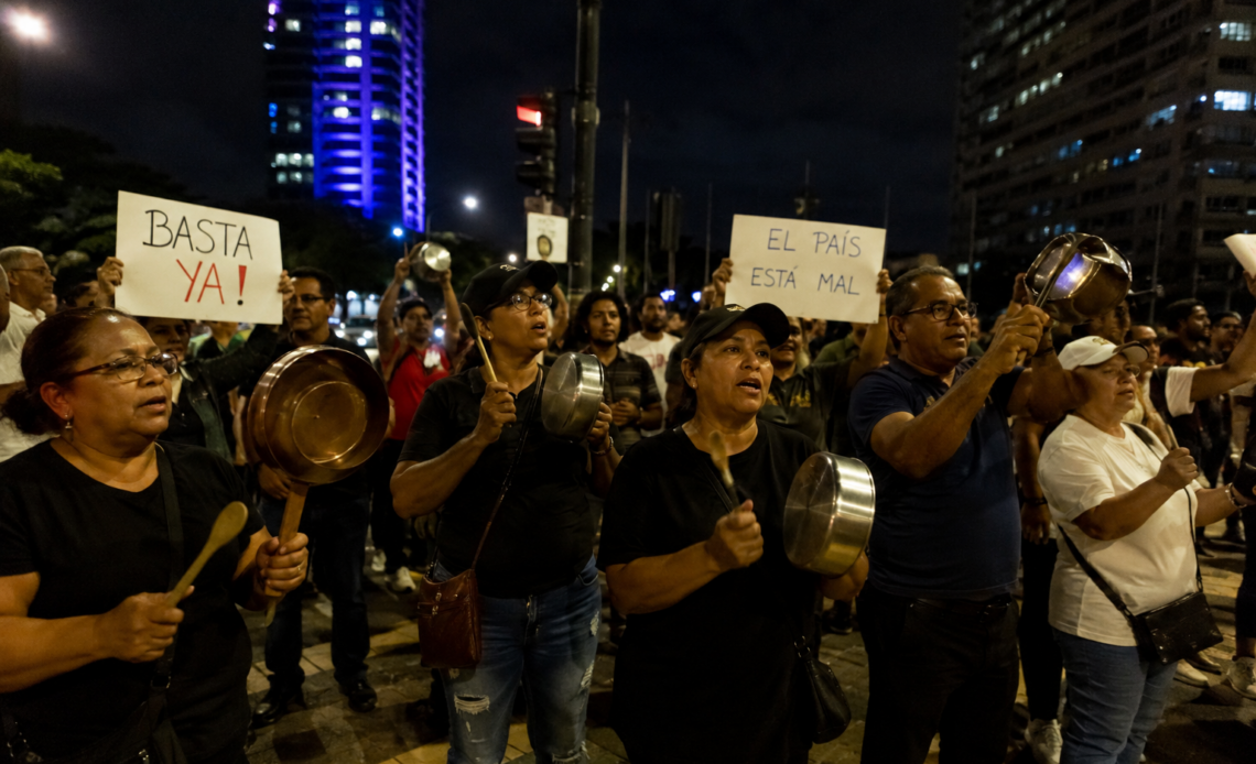 Cacerolazos Resuenan en Santo Domingo por el Descontento Nacional