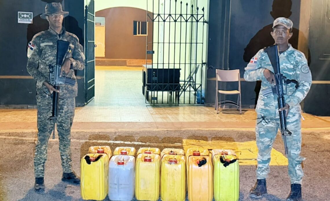 Incautan 240 Litros de Clerén Ilegal en Operativo Costero de Montecristi