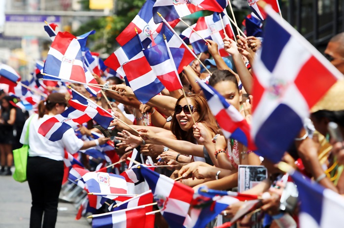 La Diáspora Dominicana Evoluciona: Más Mujeres y Jóvenes Constituyen su Mayoría