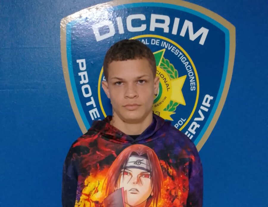 Identifican a ''El Rubito'', presunto responsable de homicidio y tiroteo con tres heridos en Santiago, tras entregarse a la policí