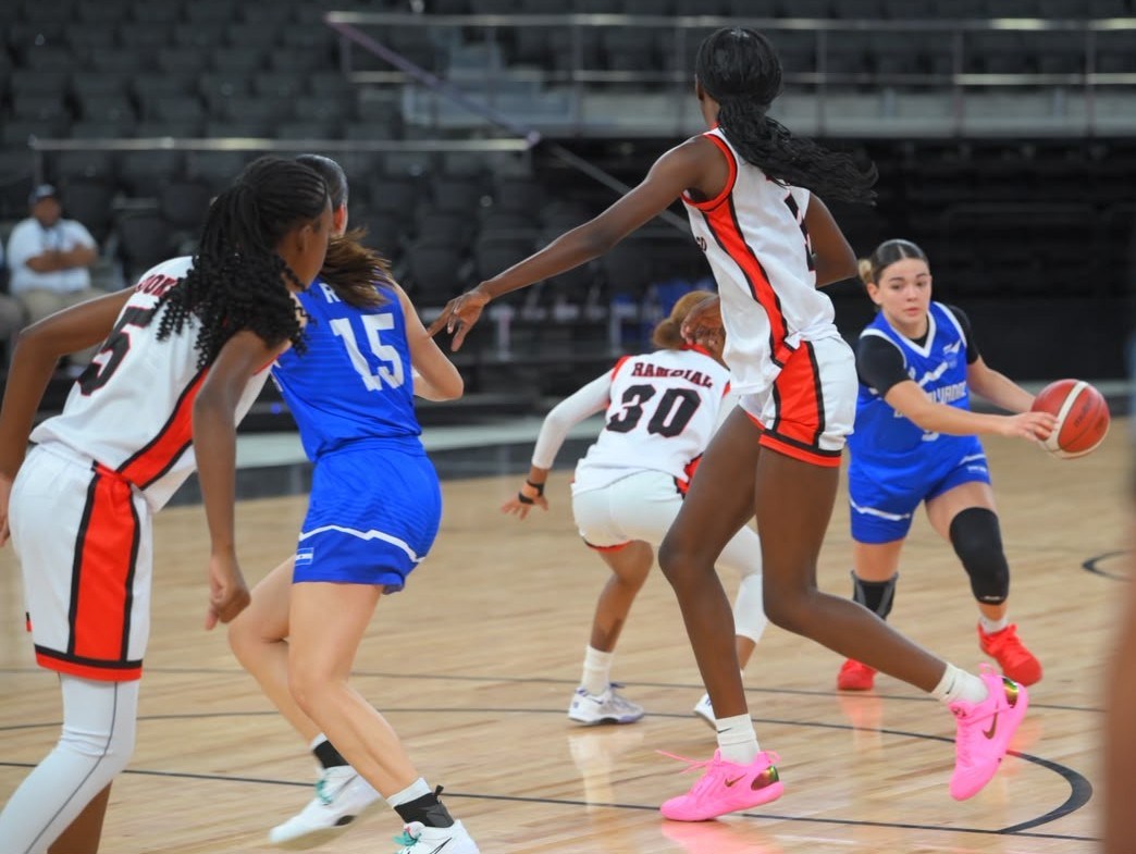 El Salvador Derrota Contundentemente a Trinidad y Tobago en Baloncesto Femenino