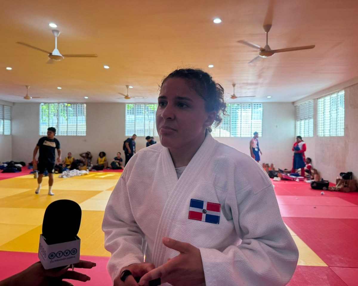 Esmeralda Damiano, Conmovida, Consagra su Medalla de Oro a la Fe, su Entorno Familiar y a República Dominicana