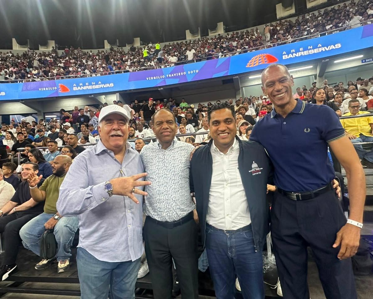 Encuentro Histórico de Exministros y el Actual Titular de Deportes en la Reinauguración del Palacio de los Deportes