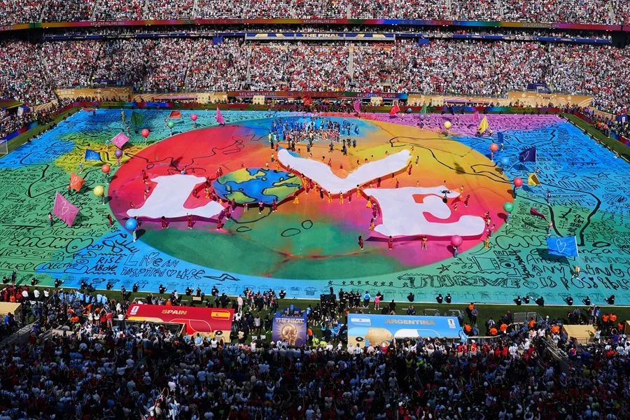 Hong Kong Confisca 240,000 Artículos Falsificados del Mundial por un Valor de 20 Millones de Dólares
