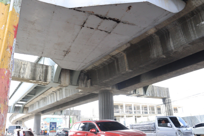 Placa se Desprende en la Estación Gregorio Urbano Gilbert del Metro de Santo Domingo