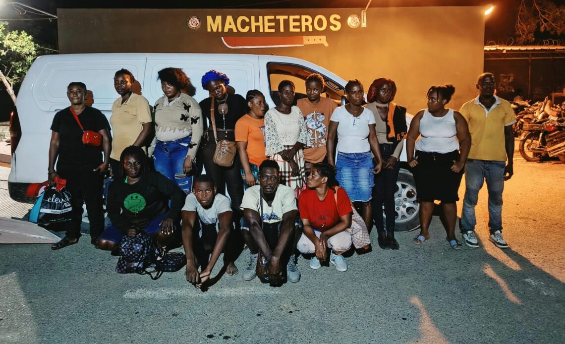 Detenidos dos vehículos por transportar migrantes indocumentados en Valverde