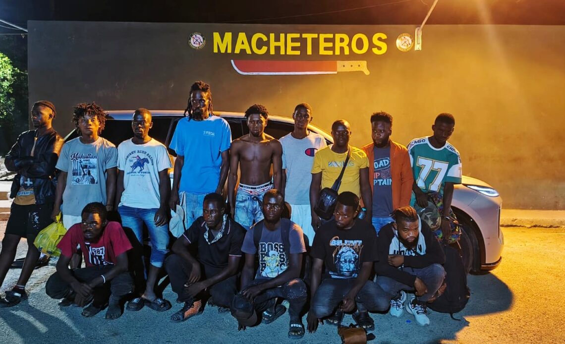 Capturan a supuesto traficante de personas y rescatan a 22 migrantes indocumentados