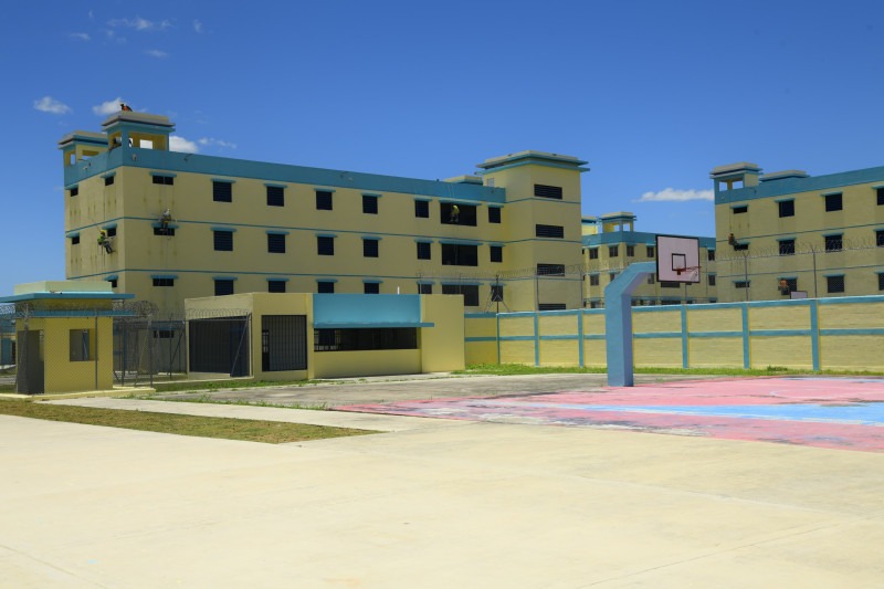 Centro penitenciario Las Parras inicia segunda etapa con el traslado de 400 reclusos de La Victoria