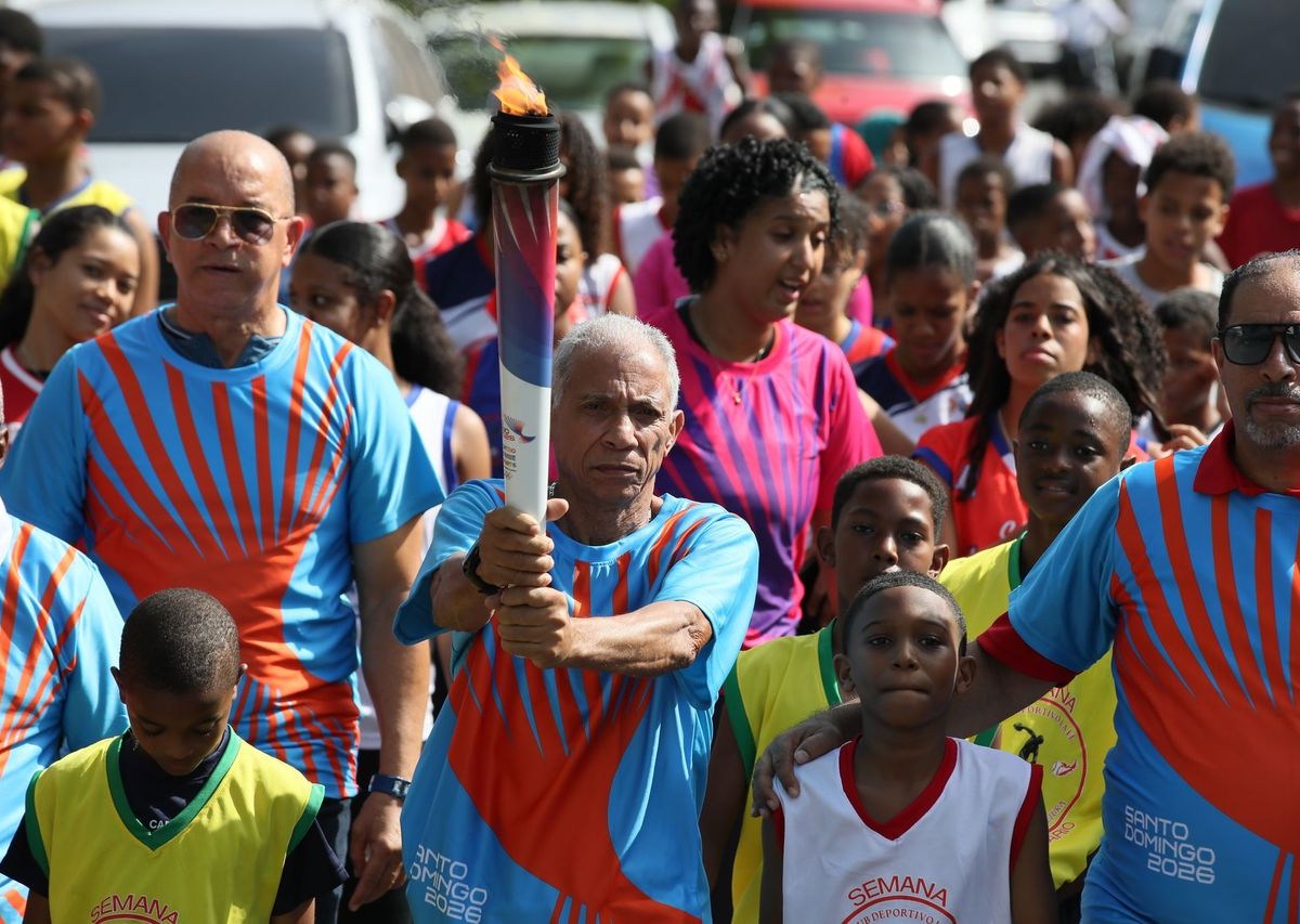 La Antorcha de los Juegos Centroamericanos y del Caribe 2026 Visita Clubes Deportivos de Santo Domingo