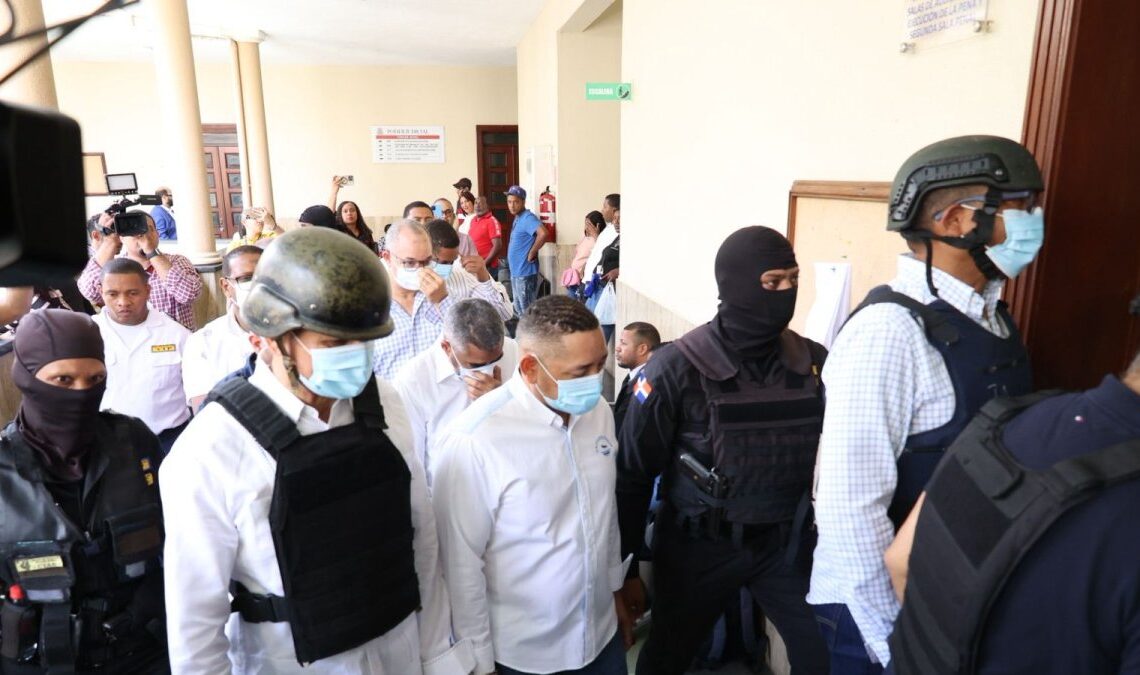 Ministerio Público Acusa Formalmente a 14 Implicados en Red de Sobornos Estatales