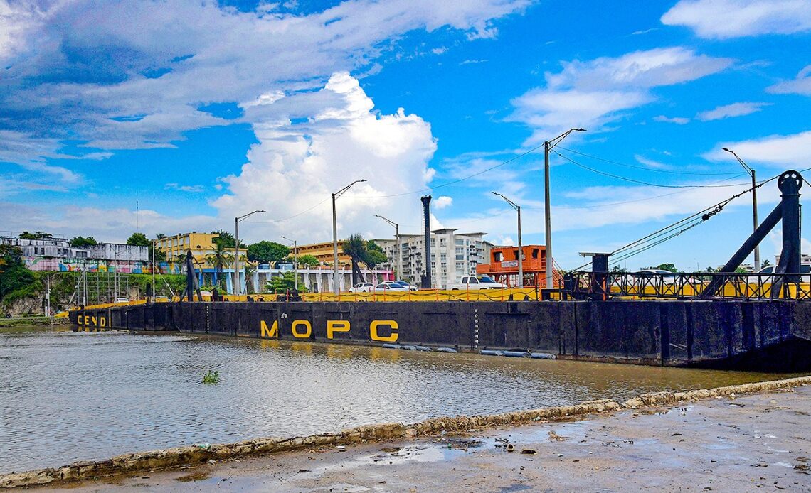 Cierre temporal del Puente Flotante sobre el río Ozama por maniobras de embarcaciones este sábado