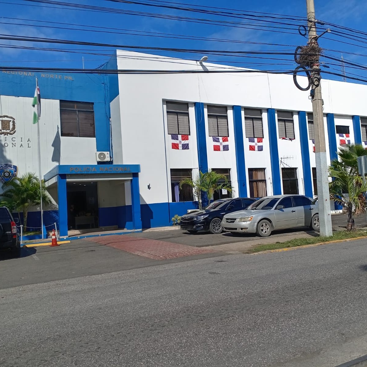 Detenidos tres individuos por su presunta implicación en robos de baterías y aires acondicionados en Puerto Plata
