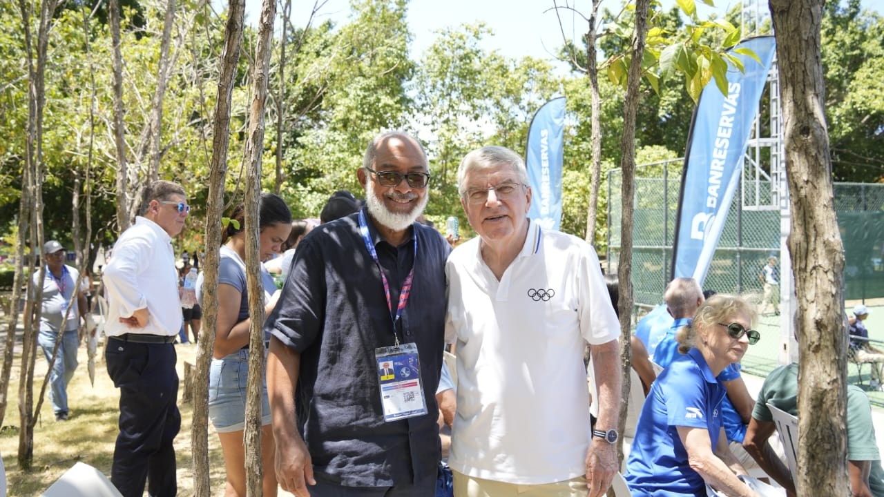 Thomas Bach Recorre Instalaciones de la Federación Dominicana de Tenis