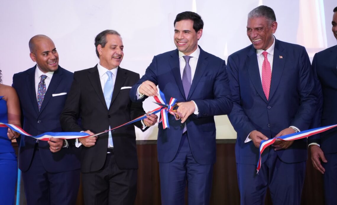 Ministro Salcedo inaugura el Festival del Libro y la Cultura Dominicana en Nueva York