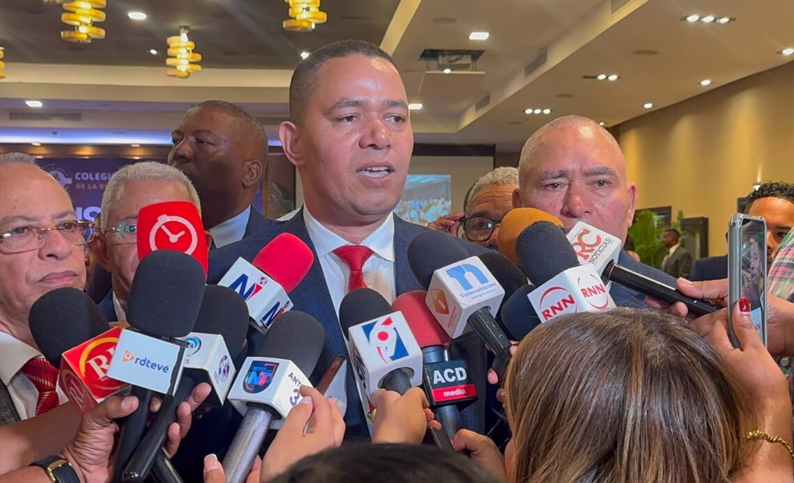 Jhonny Aristy Anuncia Candidatura para la Presidencia del Colegio de Abogados