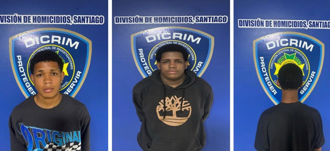 Tres hermanos, incluyendo un adolescente, se rinden ante las autoridades por el asesinato de un repartidor en Santiago