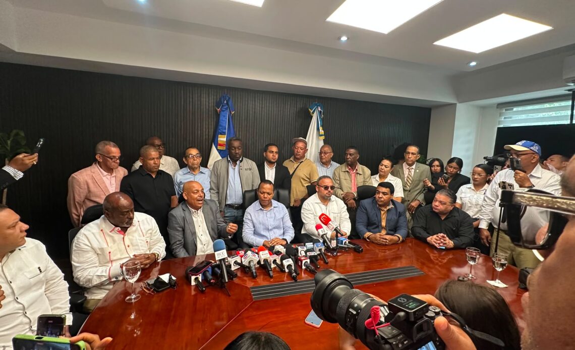 Consenso en el Transporte: Mayoría de Rutas Mantienen Tarifas Congeladas, Mientras el Gobierno Fiscaliza Aumentos No Autorizados