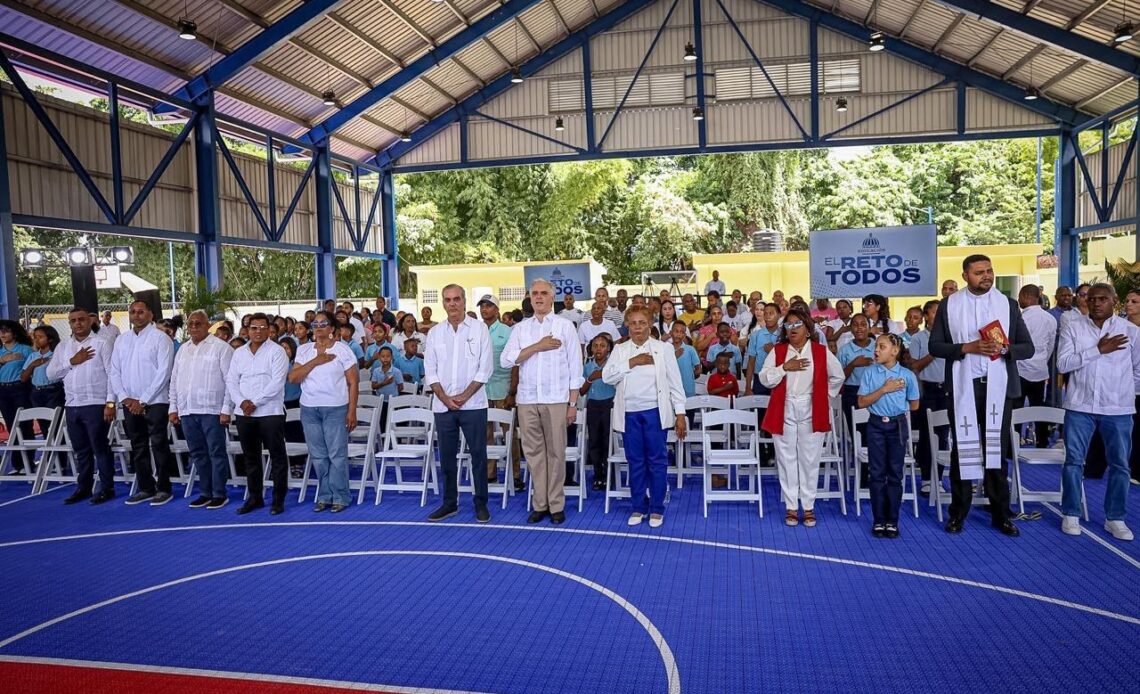 Abinader Inaugura Seis Infraestructuras Educativas para Beneficiar a Más de 2,600 Alumnos en Santo Domingo