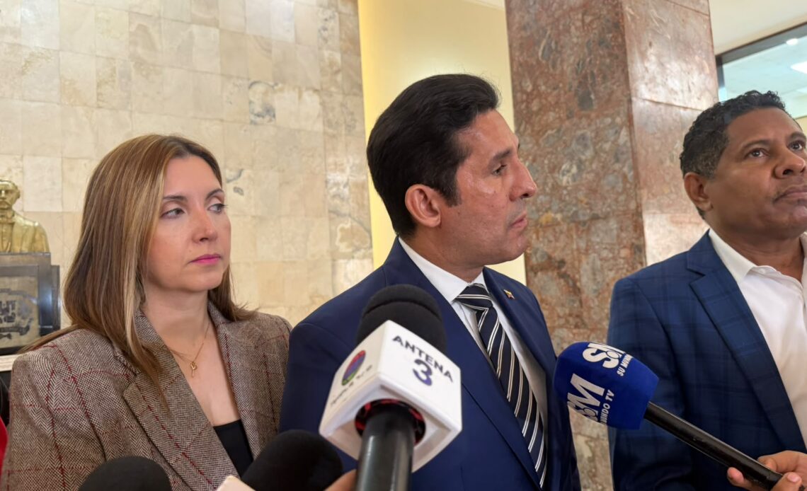 Comunidad Venezolana en RD Solicita Apoyo Legislativo para Agilizar Documentación Migratoria