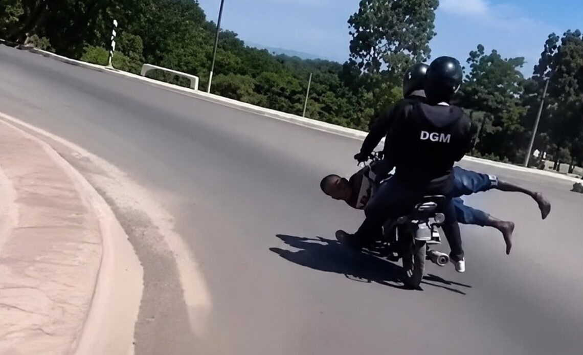Agentes de Migración Bajo Investigación por Traslado Irregular de Inmigrante Haitiano en Motocicleta en San Juan