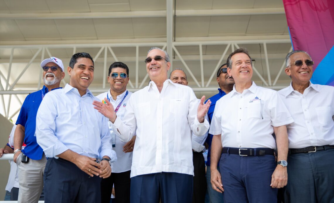 Presidente Abinader Revisa Obras Deportivas y Asegura Preparación para Juegos Centroamericanos