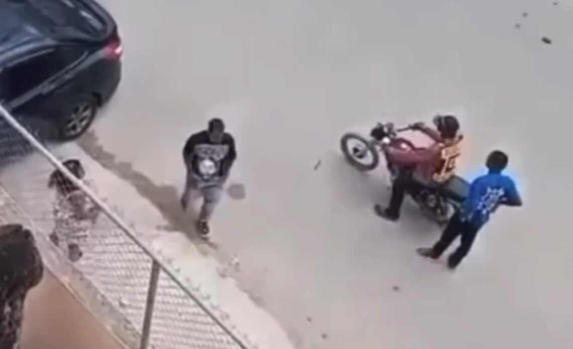 Detenidos tres hombres por agresión a mujer y destrucción de su automóvil
