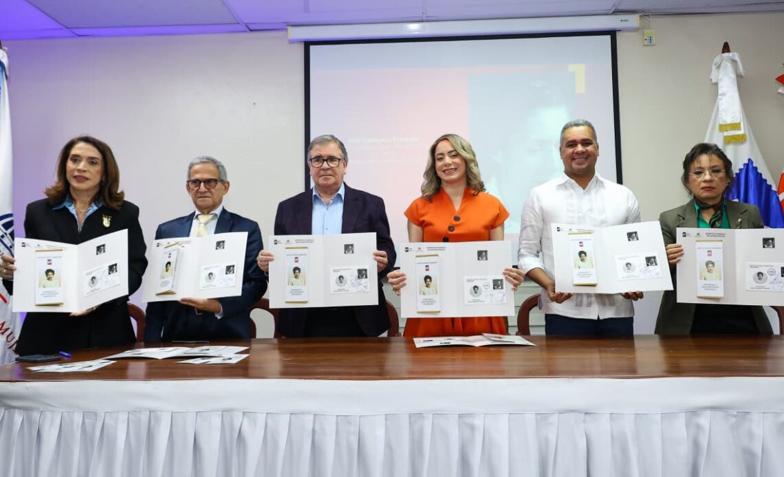 Lanzan Sello Conmemorativo en Honor a Aída Cartagena Portalatín