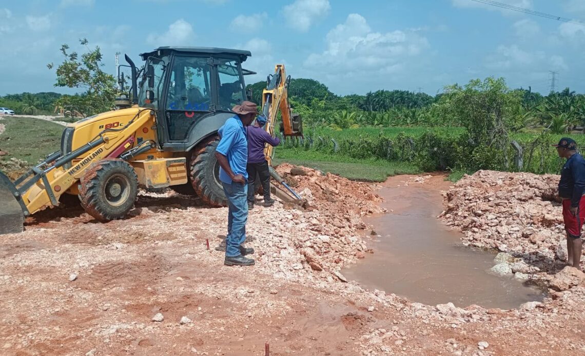 CAASD Trabaja en Reparación de Tubería Afectada en Santo Domingo Este