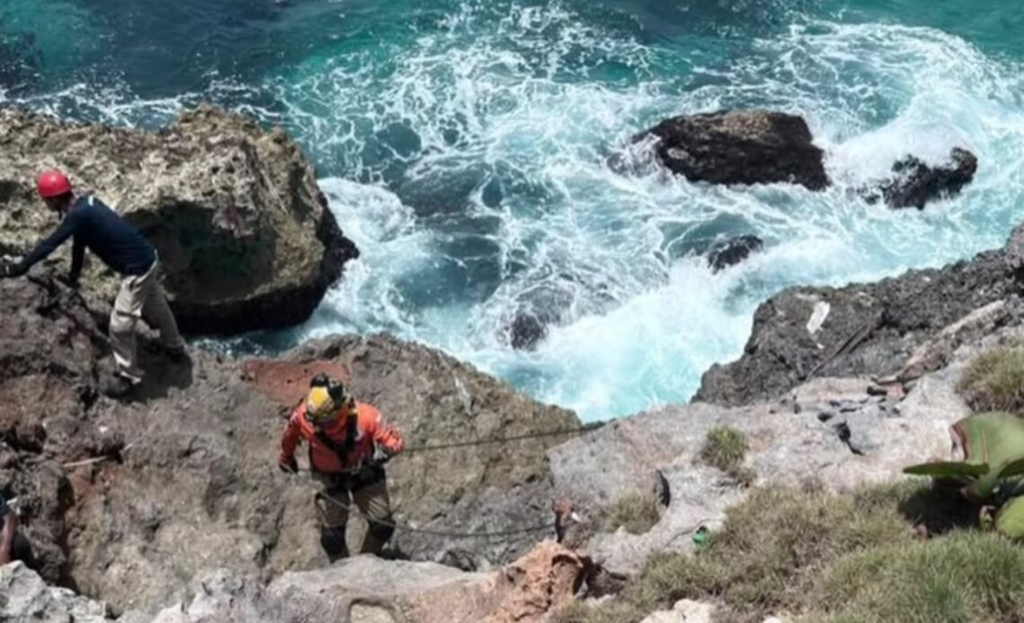 Defensa Civil Inicia Búsqueda de Individuo Caído al Mar Caribe en la Avenida España