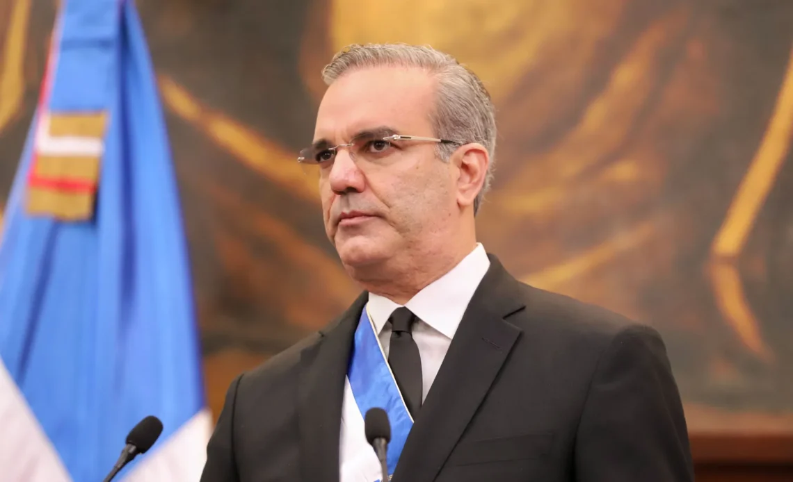 Presidente Abinader Elogia la Esencial Labor de Cientos de Padres en la Edificación Familiar