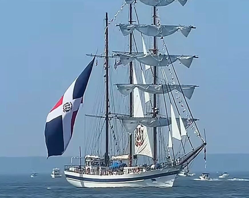 Cadetes navales dominicanos representan a su país en conmemoración de la independencia estadounidense