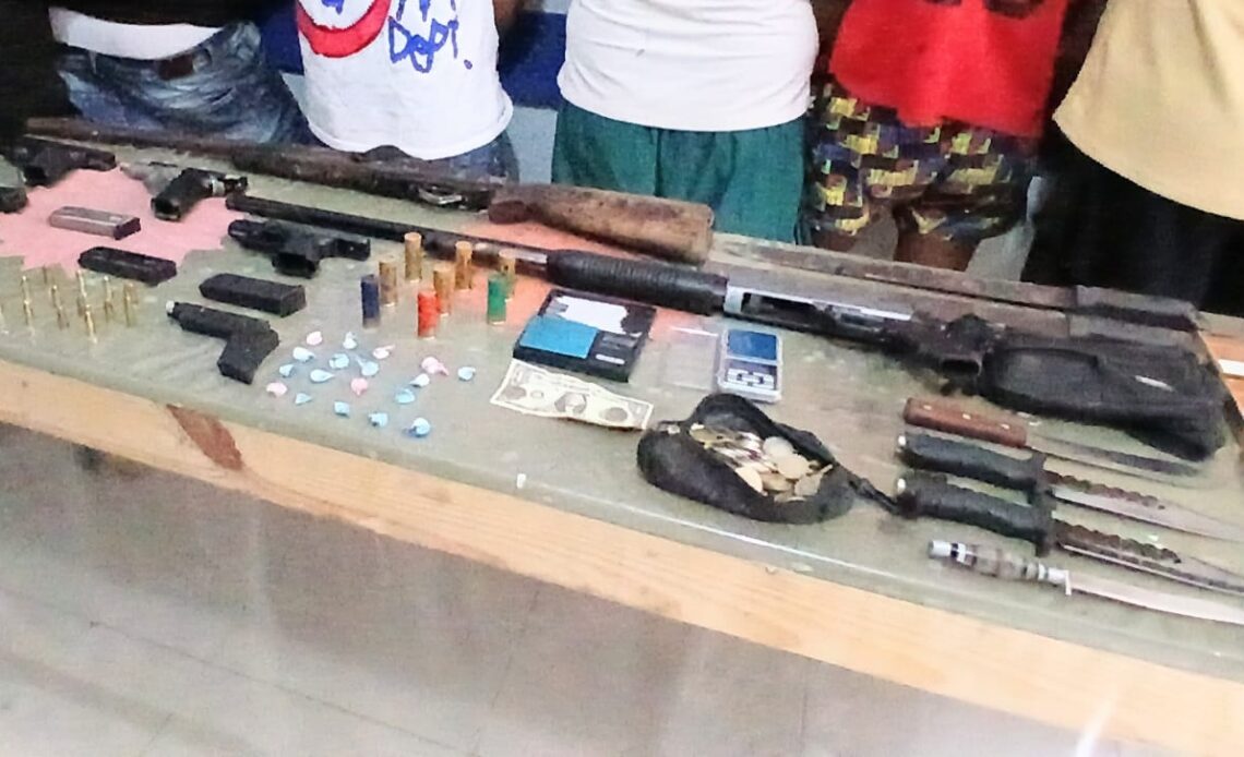 Detenidas ocho personas y confiscadas armas y drogas en operativos policiales en Barahona
